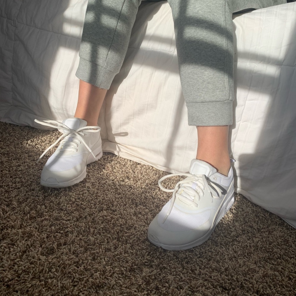 White Nike Air Max Size 8